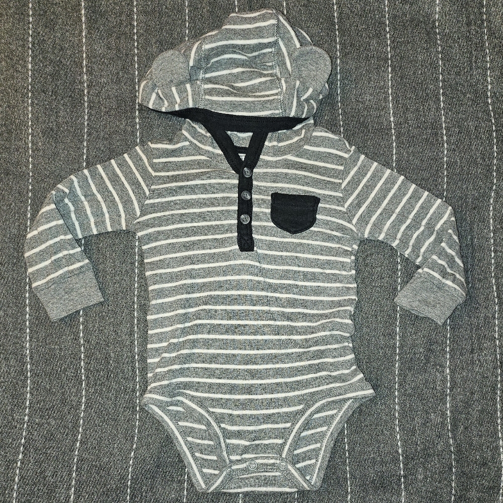 Carter's long sleeve hooded one piece bodysuit